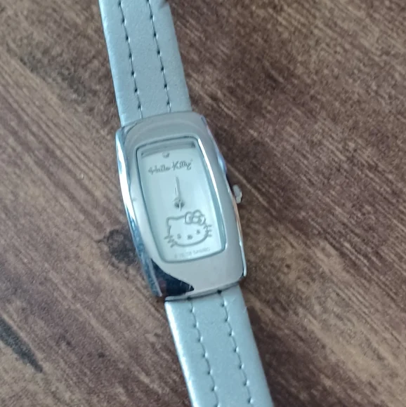 Sanrio Hello Kitty stainless steel watch w/ leather straps display picture 3